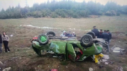 Eğirdir’de kontrolden çıkan otomobil takla attı: 3 yaralı