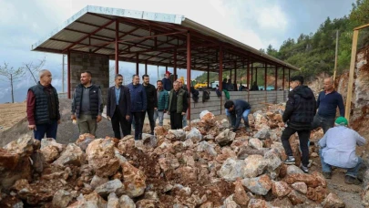 Akçatı’da imece usulüyle çok amaçlı spor salonu yapılıyor