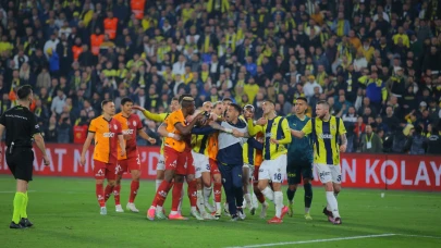 Derbide son anlarda saha karıştı