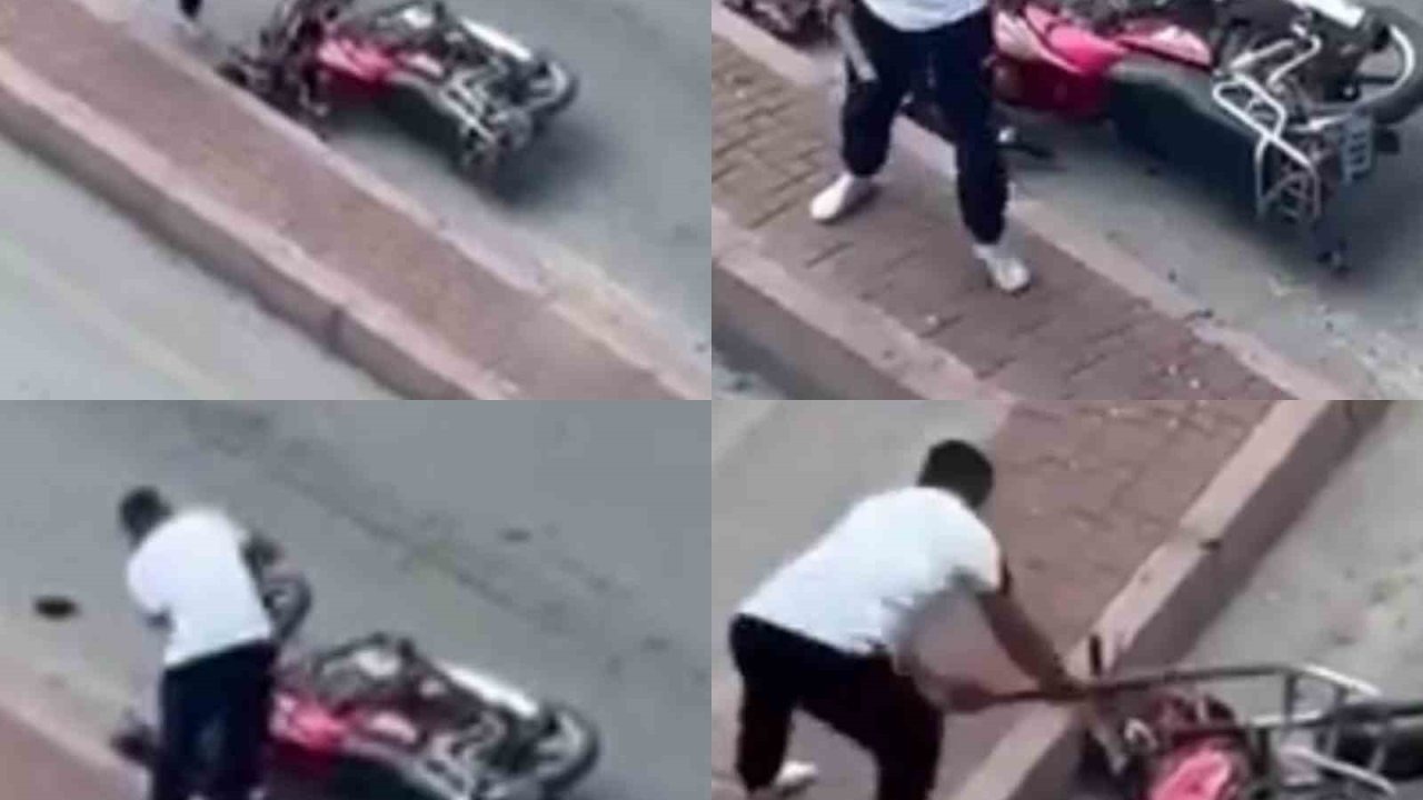 Trafikte Tartıştığı Sürücünün Motosikletine Zarar Verdi, O Anlar Kameraya Yansıdı