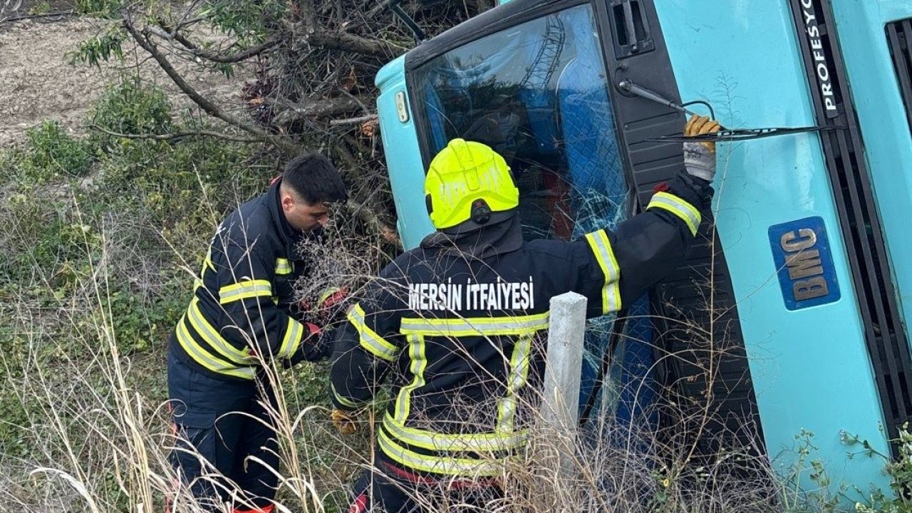 Kamyon Devrildi, Sürücü Yaralı Kurtuldu
