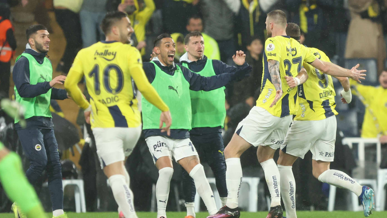 Fenerbahçe Lider Takibini Sürdürdü! Fenerbahçe – Trabzonspor: 4-1