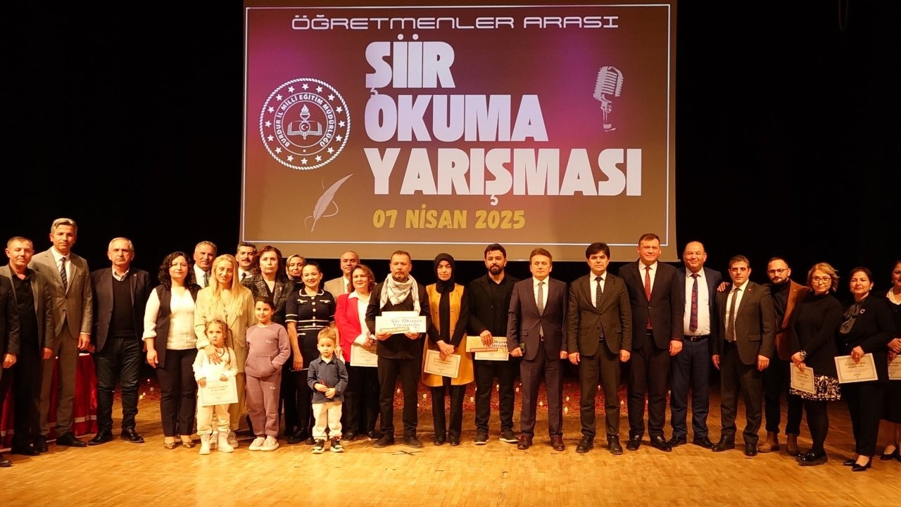 Öğretmenler Arasında Şiir Okuma Yarışması Yapıldı