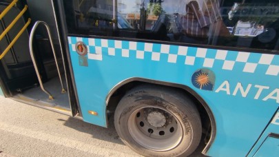 Araç Halk Otobüsüne Çarptı