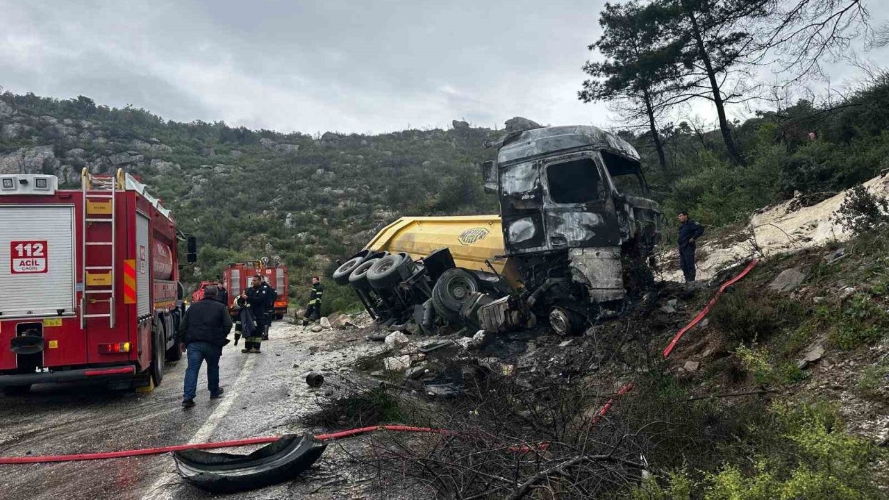 Tır Sürücüsü Feci Şekilde Yanarak Hayatını Kaybetti