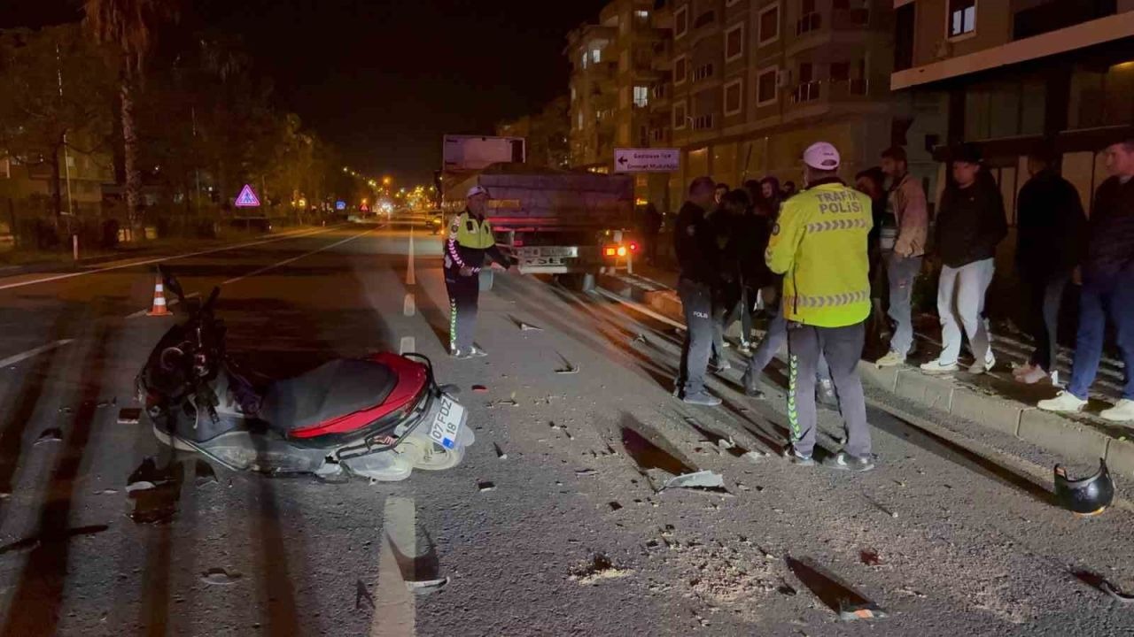 Tıra çarpıp kalbi duran motosikletli ambulanstaki kalp masajıyla hayata döndü