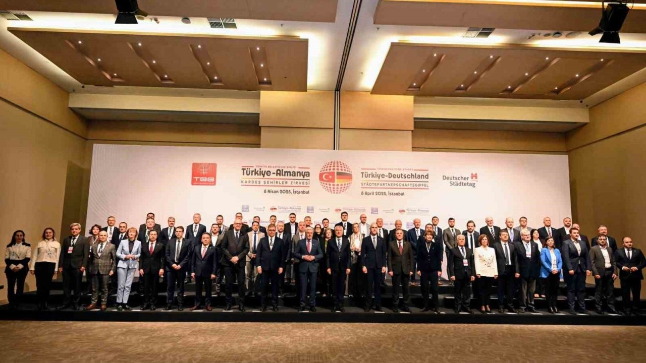 Başkan Böcek, Kardeş Şehirler Zirvesi’ne katıldı
