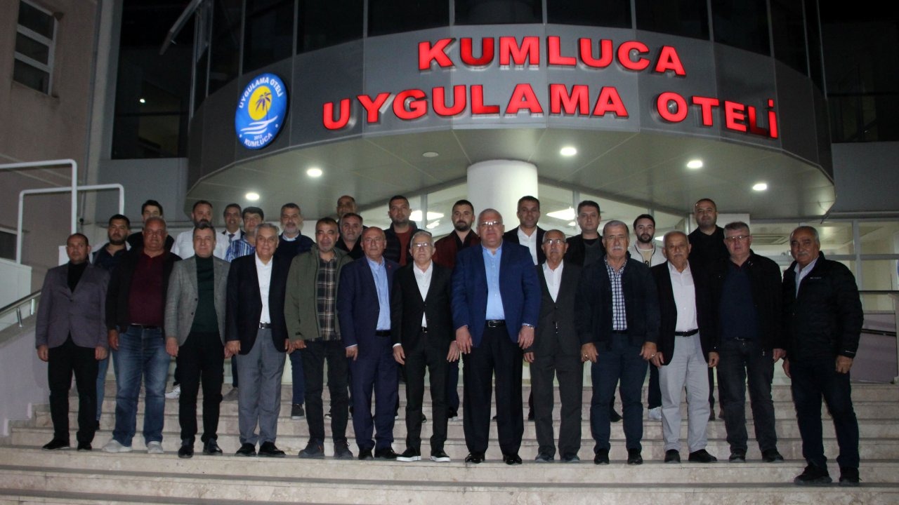 Yıkılan okul için bir araya geldiler