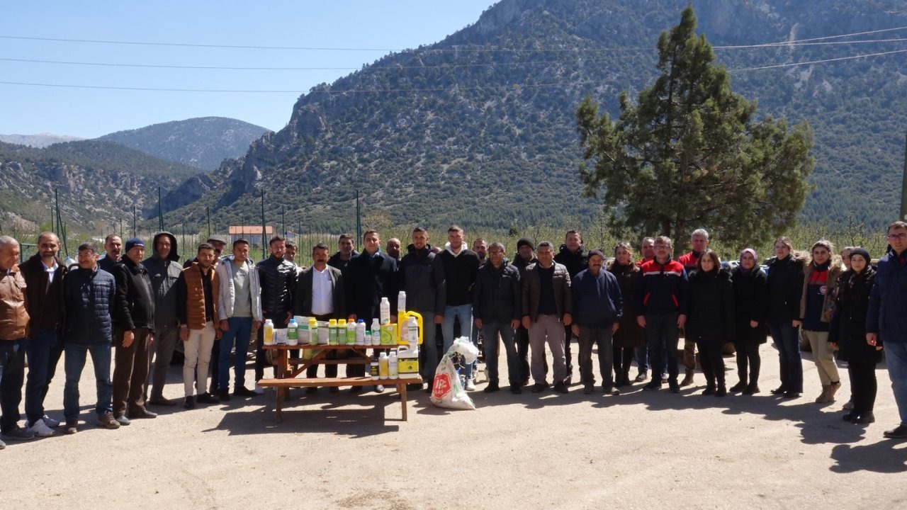 Elma üreticisine uygulamalı eğitim