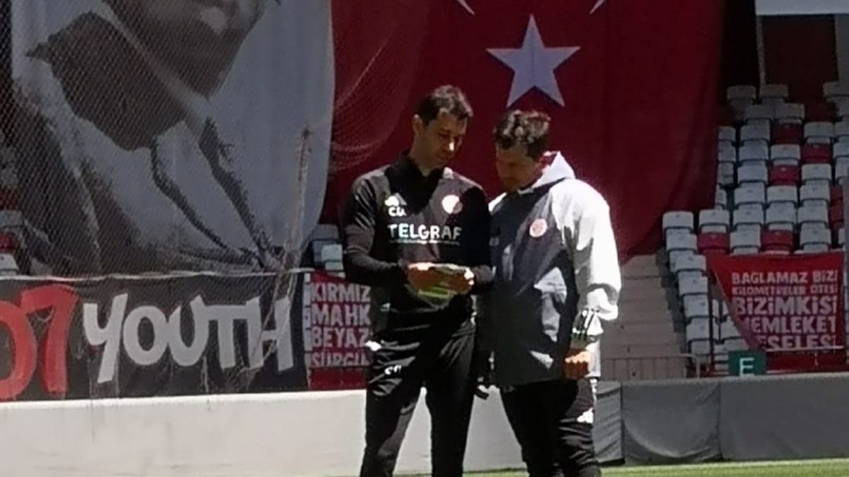 Emre Belözoğlu: "Avrupa’yı Konuşmak İçin Erken"