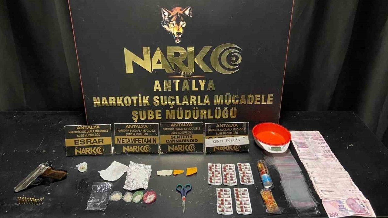 Antalya’da 150 polis ve 4 narkotik köpeği ile eş zamanlı uyuşturucu operasyonu: 12 gözaltı