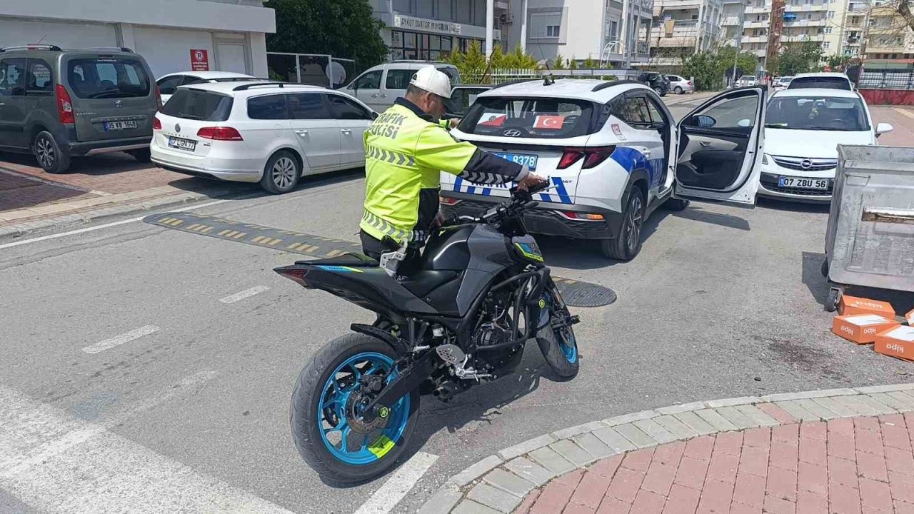 Plakasız Motosiklet Sürücüsünün Ehliyeti İptal Edildi.