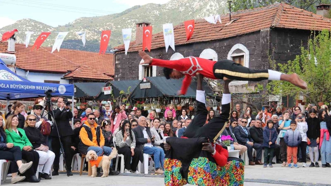 Etiyopya Akrobasi Grubu Yeşilüzümlü Festivali’nde Nefes Kesti