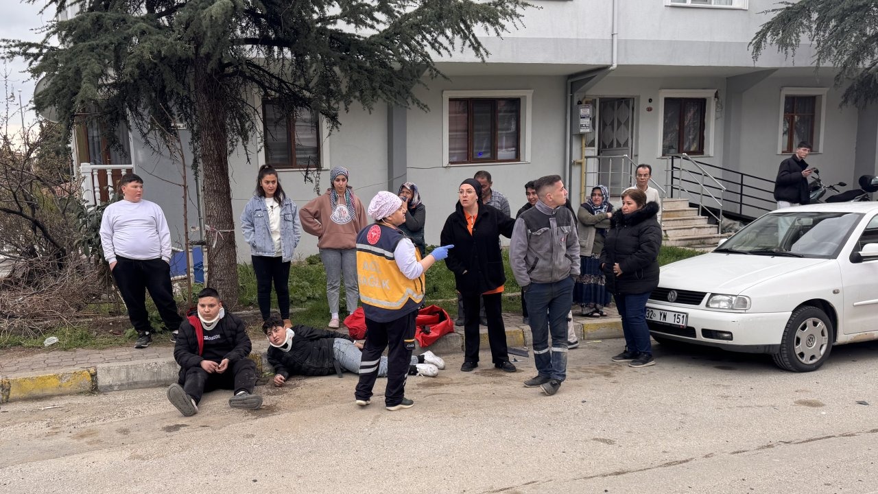Otomobil ile motosiklet çarpıştı, 2 çocuk yaralandı