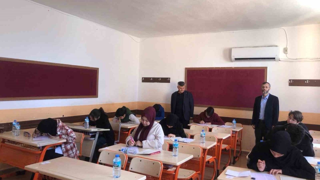 Köyceğiz’de lise ve üniversite öğrencileri umre ödüllü yarışmaya katıldı