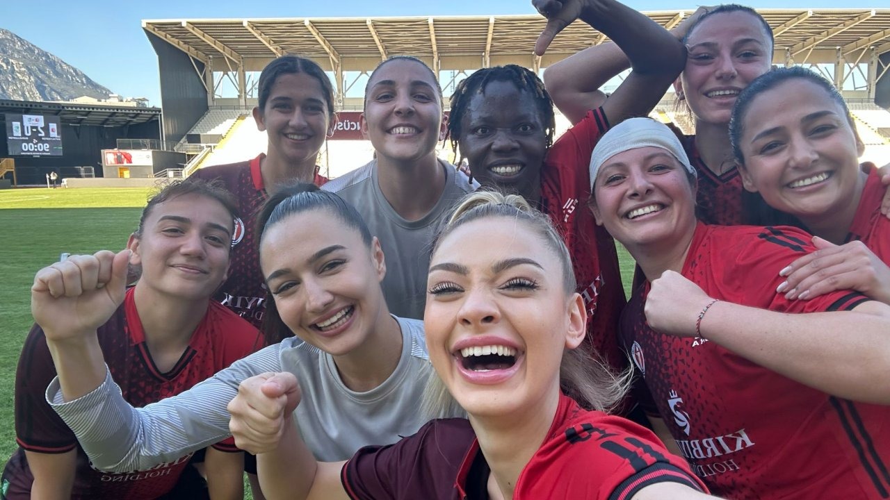 1207 Antalya Kadın Futbol Kulübü yeniden Süper Lig'de