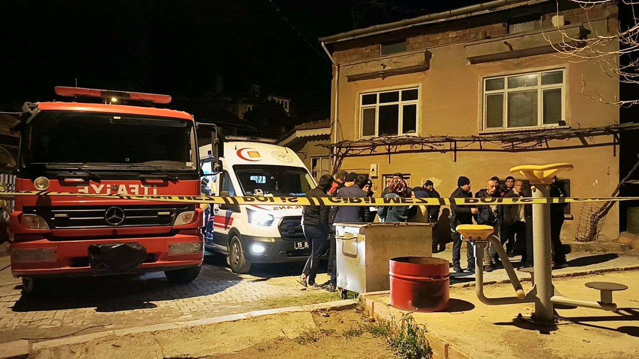 Evde yanmış cansız bedeni bulundu
