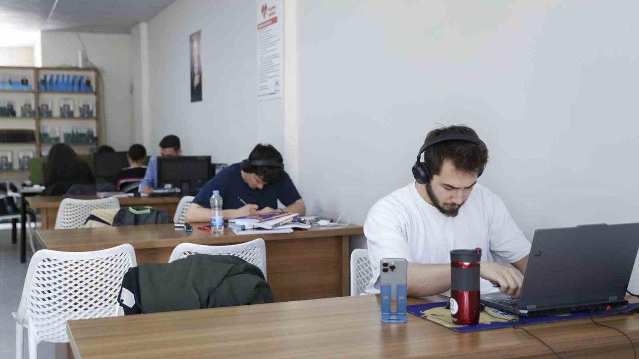 Gülnar’da öğrenciler için sessiz ve konforlu okuma salonu