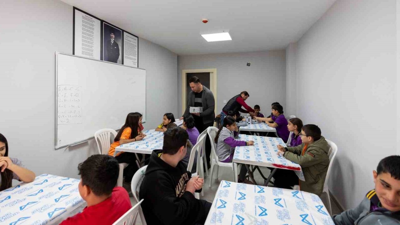 Mersin’de Kurs Merkezi öğrencilerinin yemekleri belediyeden