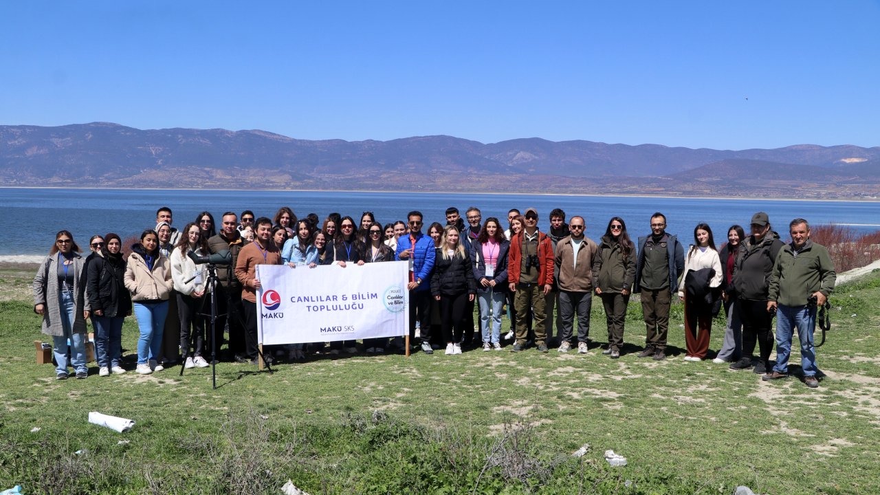 MAKÜ’lü öğrenciler, Limnoloji dersini göl kenarında işledi