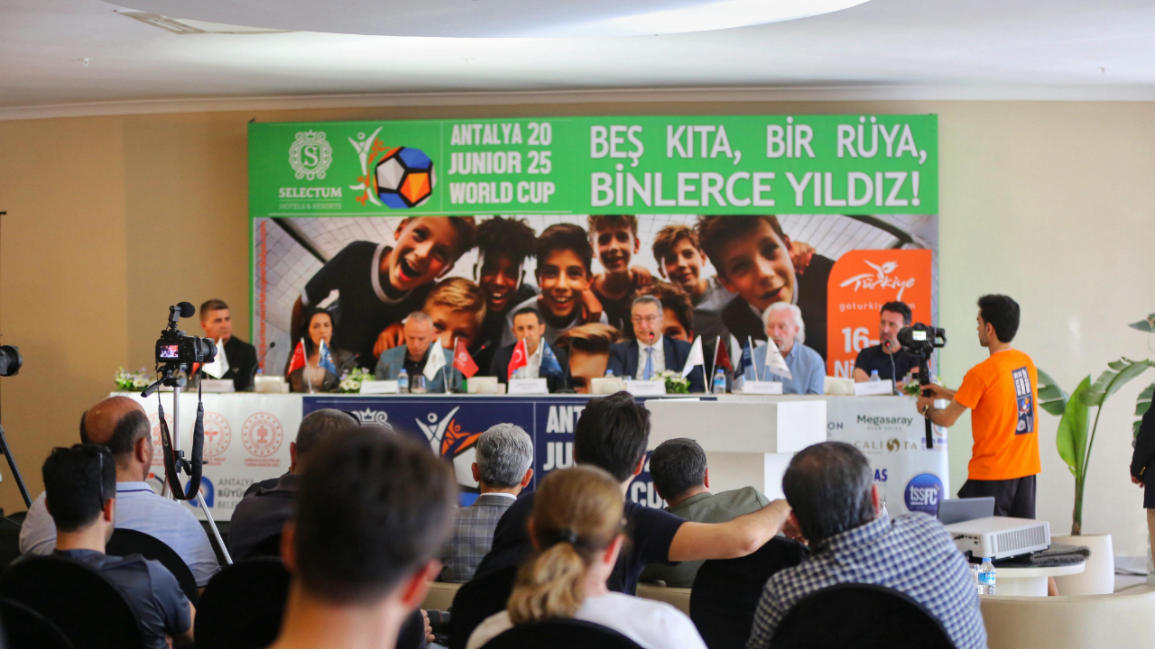 5 Kıtadan 300 Takım, 3 Bin Genç Futbolcu