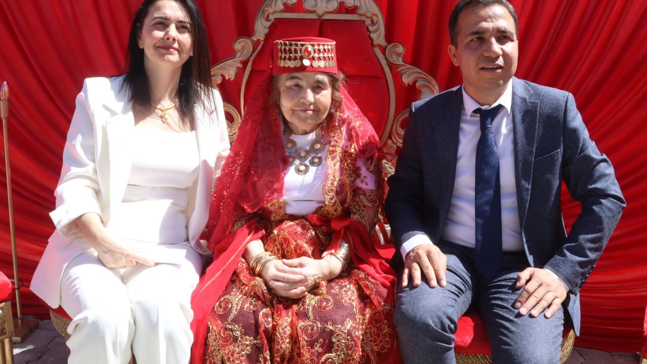 Kına gecesi hayali, huzurevinde gerçek oldu