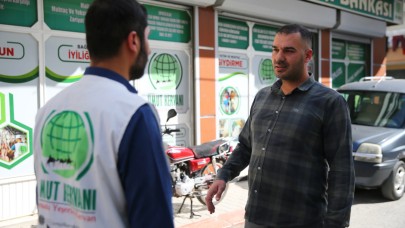 İki hayırsever araçlarını Gazzelilere bağışladı