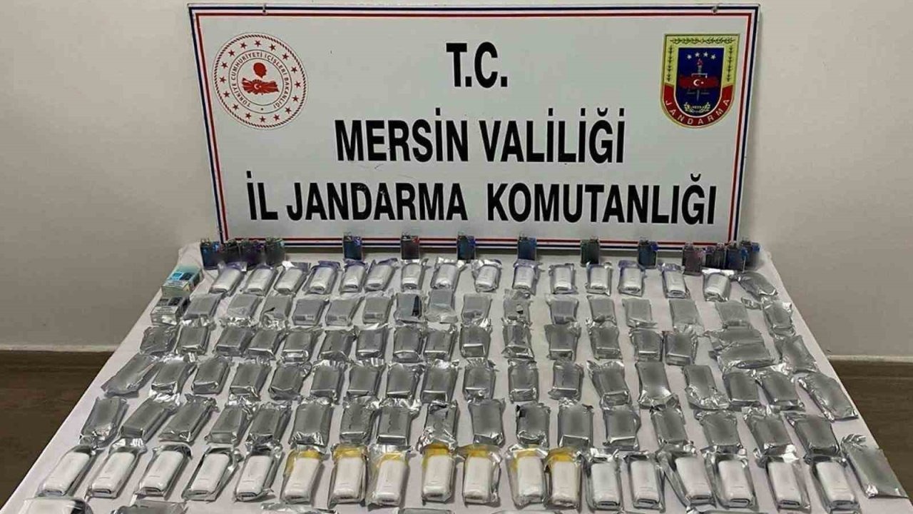 Mersin’de kaçak sigara ticareti yapan 3 şüpheli yakalandı