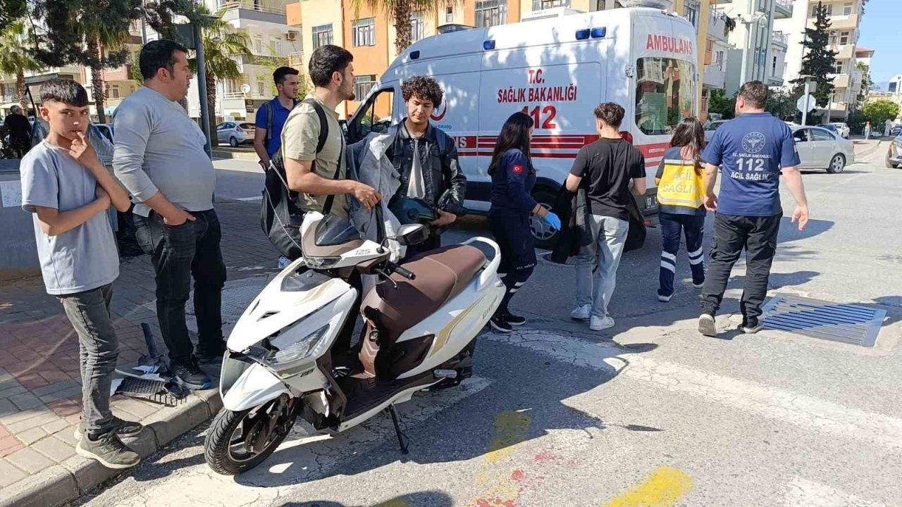 Otomobil ile çarpışan motosiklet sürücüsü yaralandı