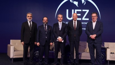 Global Ekonomi 5.0 panelinde küresel belirsizlikler ve yönetimi ele alındı