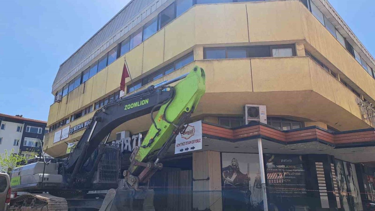 Muğla’da işhanının yıkımı için geri sayım başladı