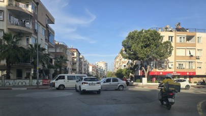 Kontrolsüz Kavşakta İki Araç Çarpıştı