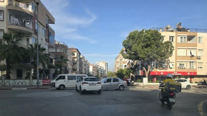 Kontrolsüz Kavşakta İki Araç Çarpıştı