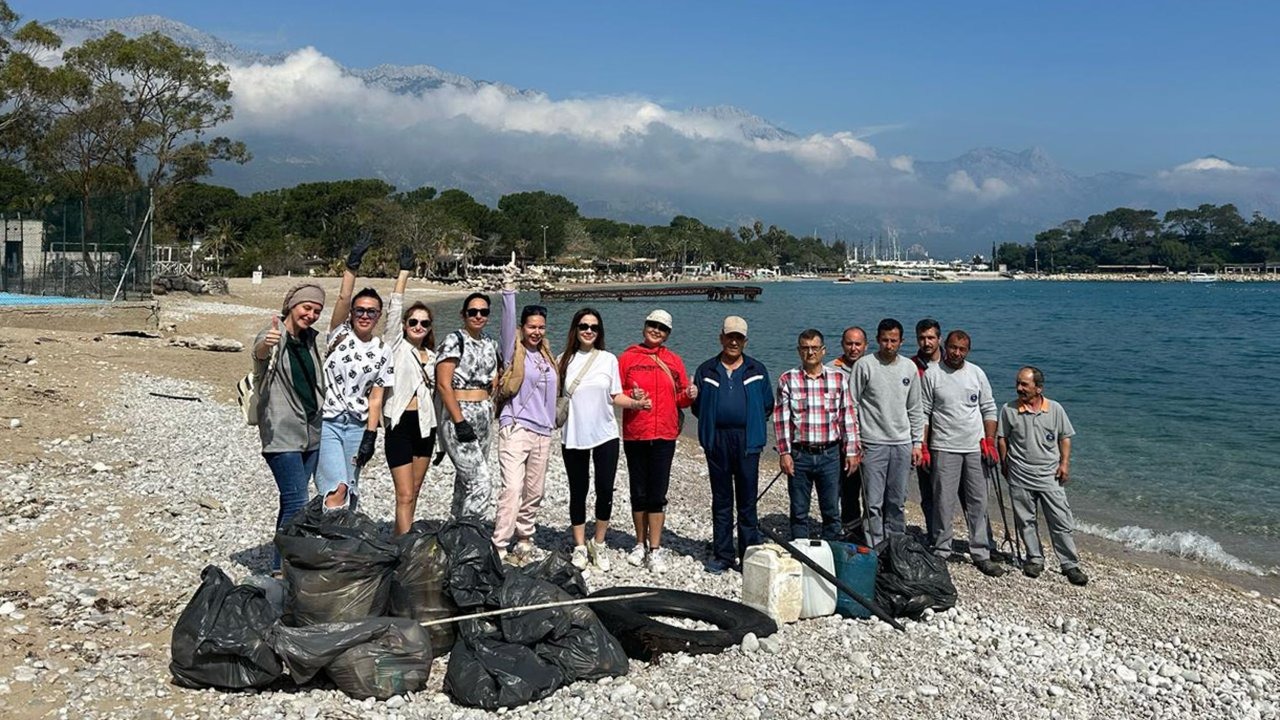 Kemer’de yerleşik yabancılardan temizlik