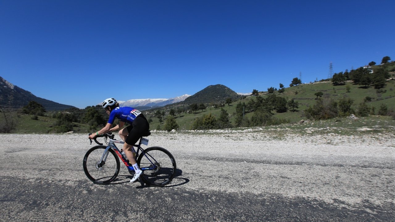 AKRA Gran Fondo’da pedallar dostluk için döndü