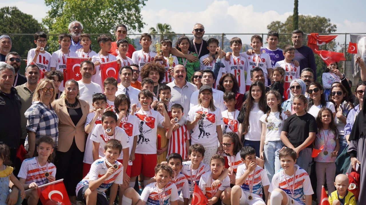 Şampiyon çocukların ödülleri Başkan Kotan'dan