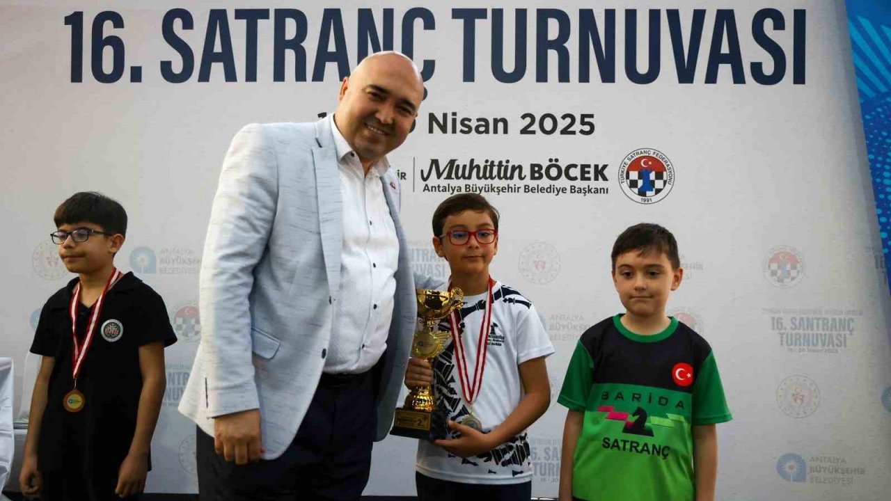 Antalya’da 16. Satranç Turnuvası sona erdi