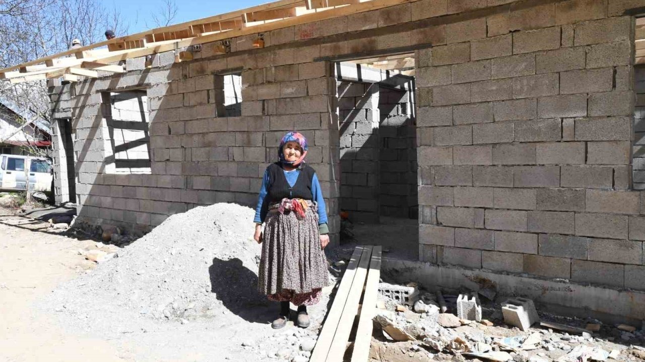 Yangında evini kaybeden Havva teyze yeni yuvasına kavuşuyor