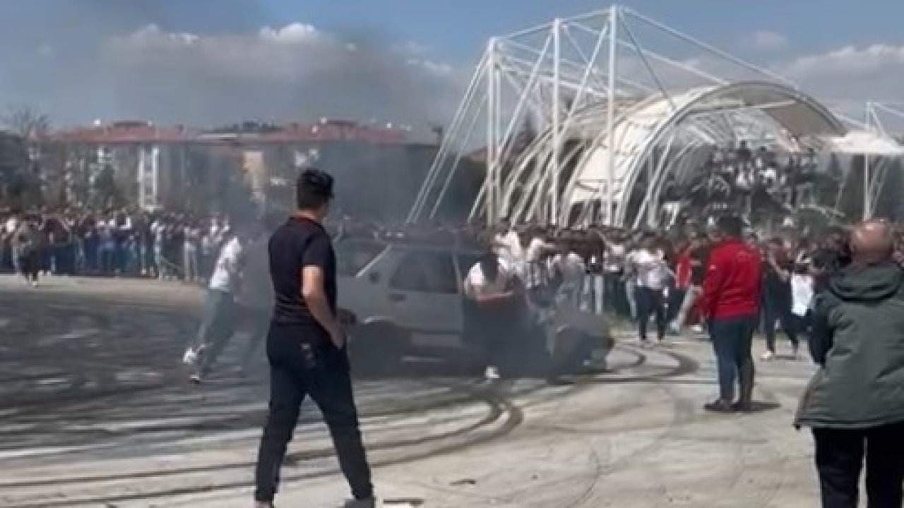 Modifiye festivalinde drift atan Tofaş alev aldı, sürücünün müdahalesiyle söndürüldü