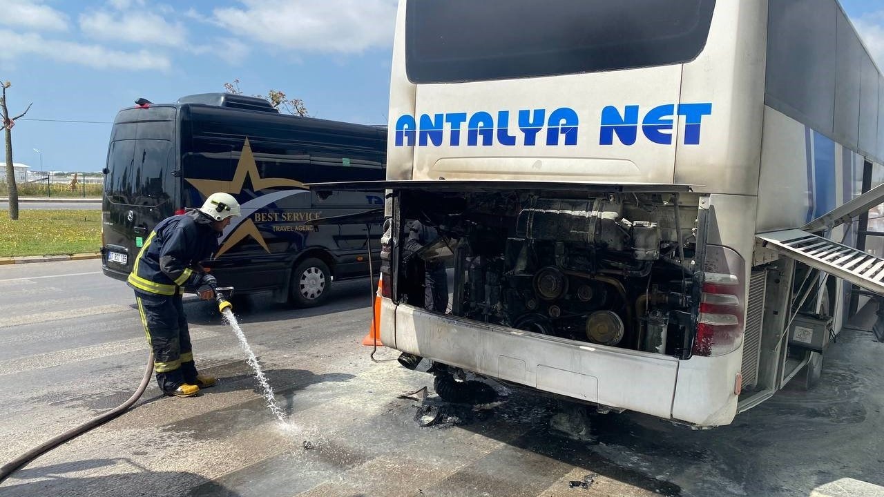Yedek sürücünün dikkati otobüs yangınını önledi