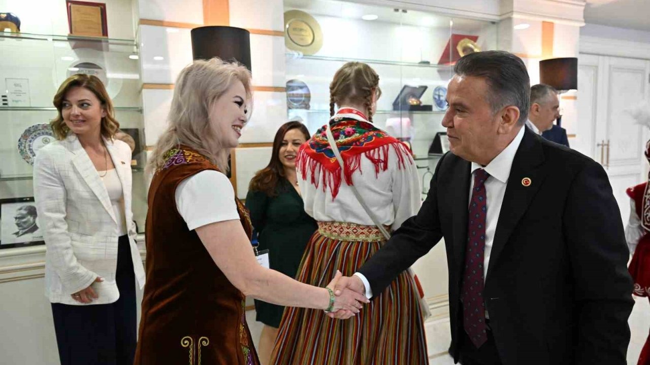 Başkan Böcek: "Dünya çocuklarını Antalya’da buluşturmaya devam edeceğiz"