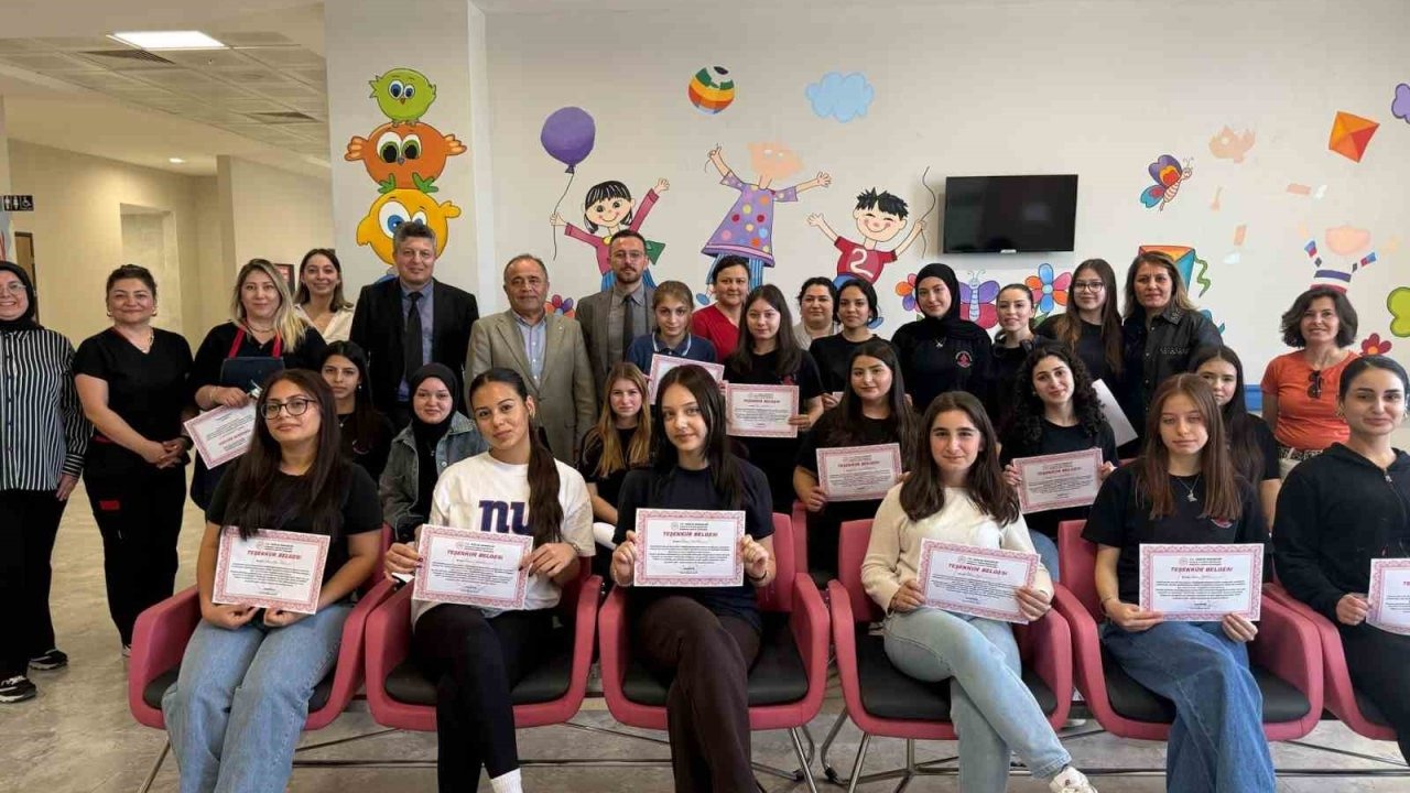 Döşemealtı Devlet Hastanesi’nde Çocuk Poliklinikleri sanatla renklendi