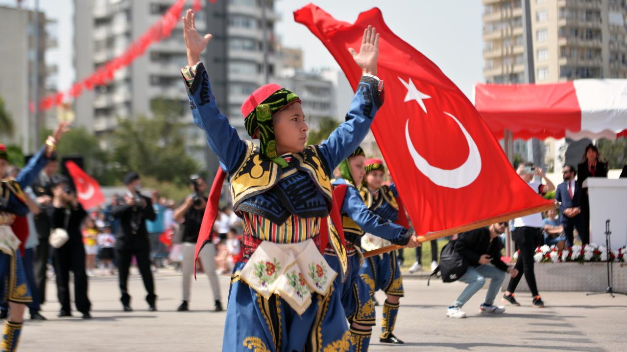 Bugün Okullar Tatil Mi? 22 Nisan Yarım Gün Mü? 23 Nisan Resmi Tatil Kaç Gün Sürecek?