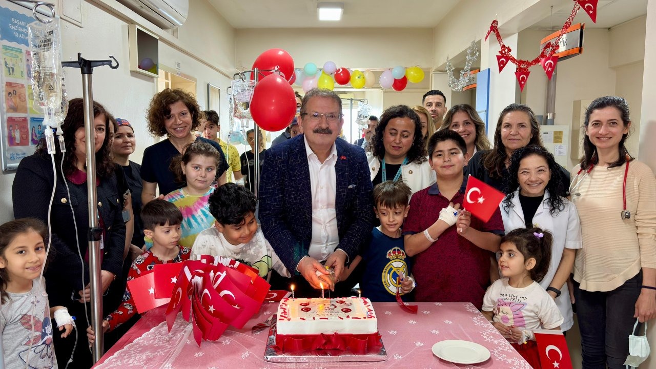 Hastanenin çocuk servisinde 23 Nisan coşkusu