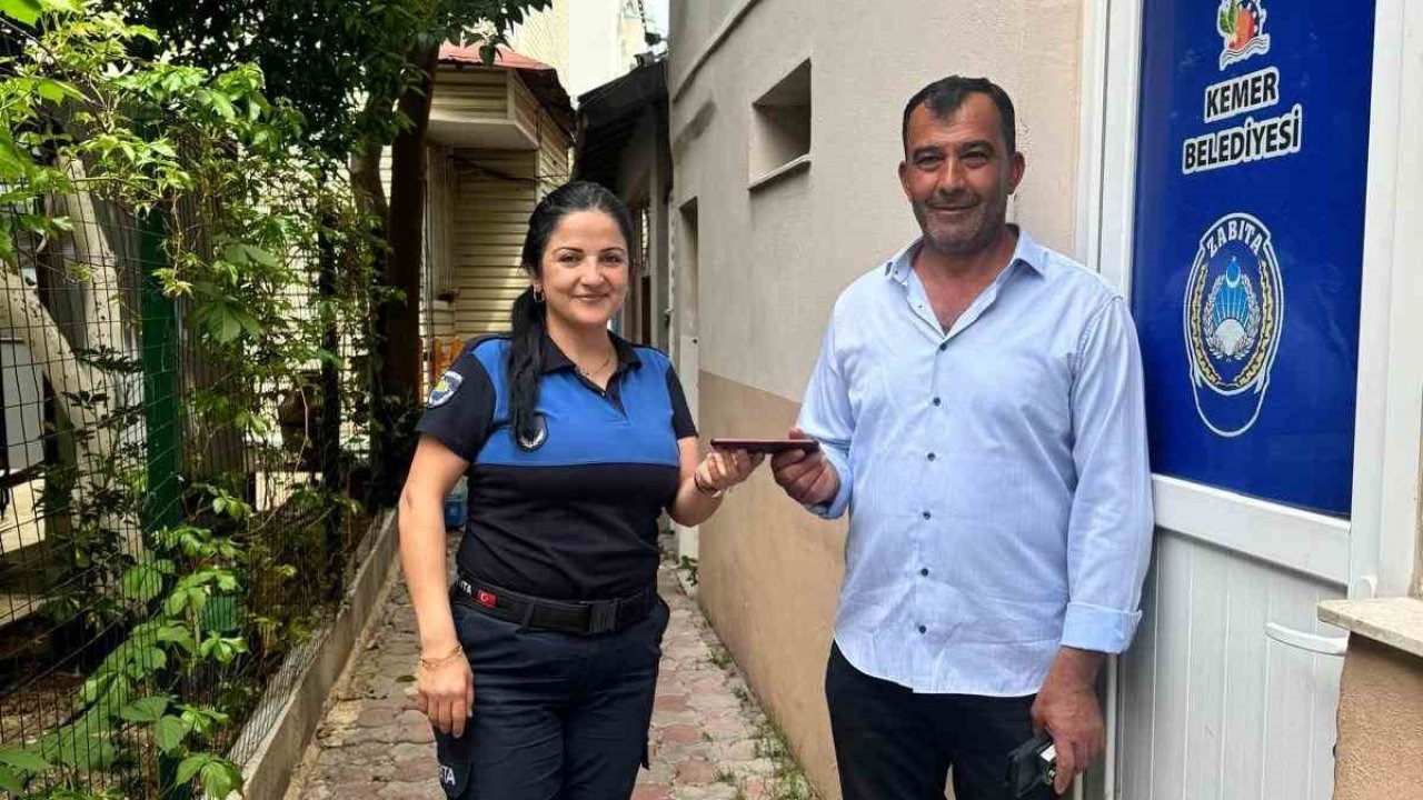 Zabıta ekipleri kayıp telefonu sahibine ulaştırdı