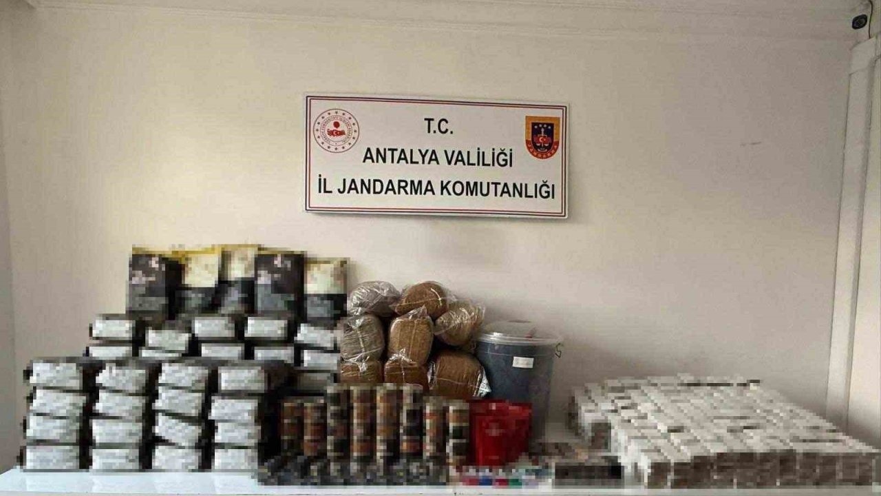 Antalya’da kaçak çay ve tütün operasyonu