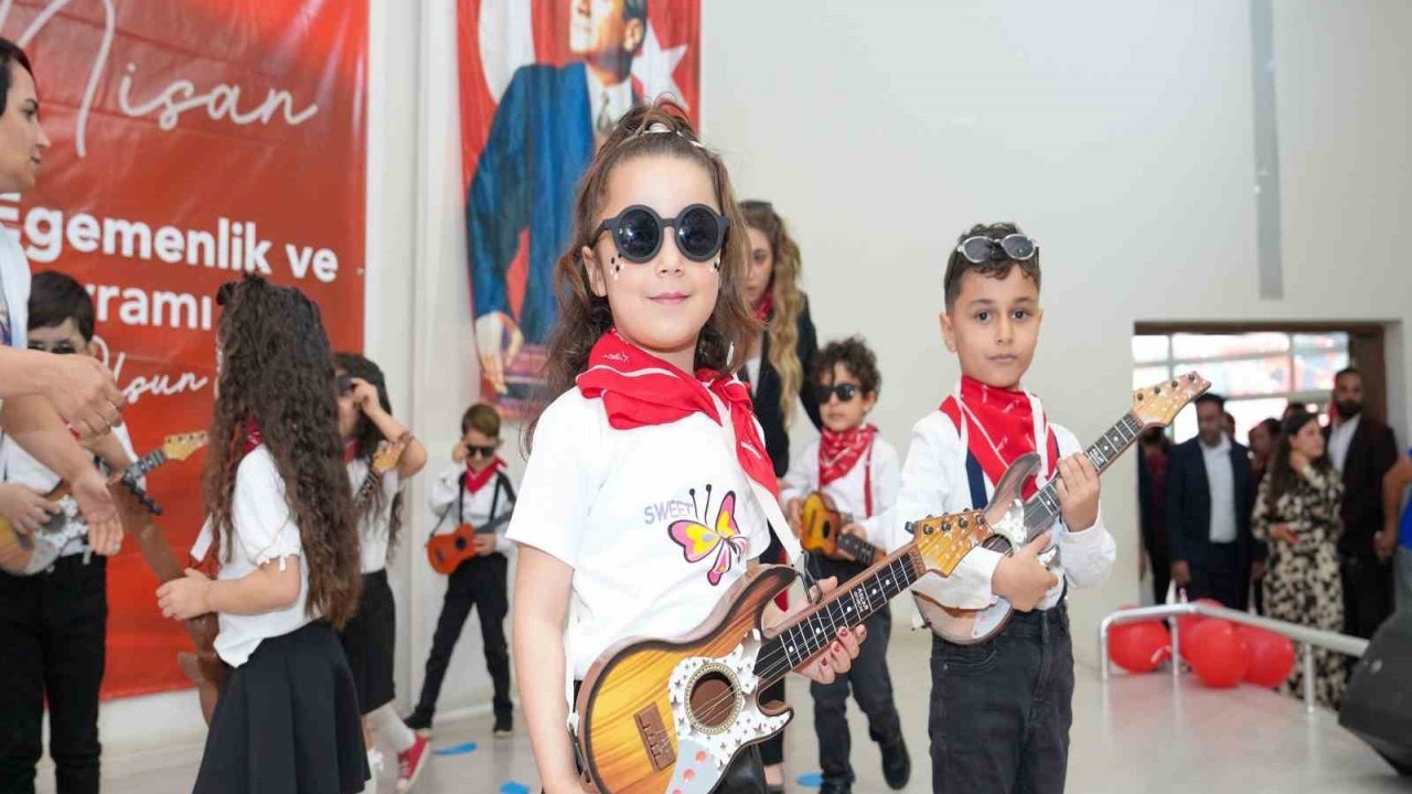 Kreşte eğitim gören çocuklar 23 Nisan’ı kutladı
