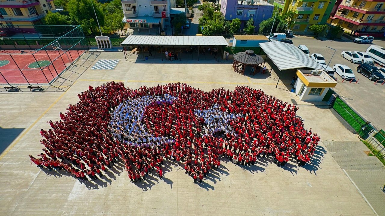 23 Nisan kutlamasında, &#039;1300 yürek, tek harita&#039;
