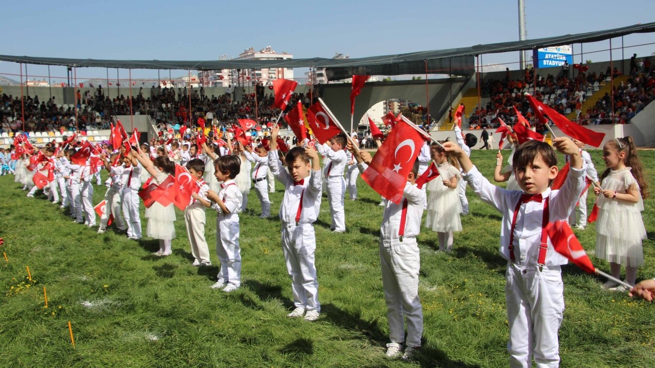 Kumluca'da '23 Nisan' kutlaması