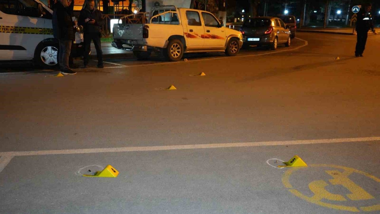 Sokak ortasında havaya rastgele ateş açıp kaçtılar